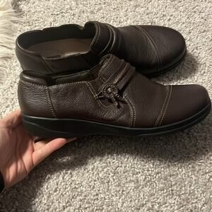 NWOT Clarks‎ Women's, Cheyn Madi Low Heel Slip on Shoes